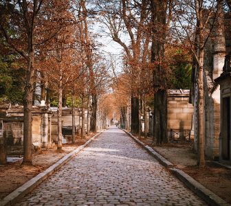 Pere Lachaise Cemetery Guided Walking Tour – Private Tour in Spanish